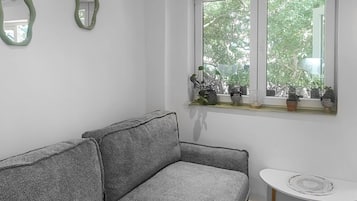 Smart TV, table tennis