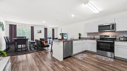 Palm Breeze Retreat 4BR/ 2BA- all king beds