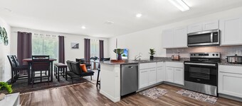 Palm Breeze Retreat 4BR/ 2BA- all king beds