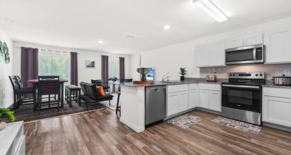 Palm Breeze Retreat 4BR/ 2BA- all king beds