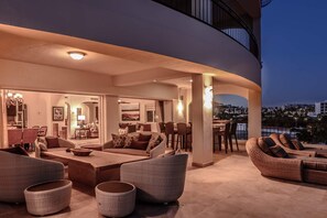Apartment, Mehrere Betten, Balkon, Meerblick (Tortuga Bay TBB 2401) | Speisen im Freien