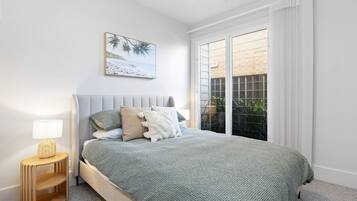 Desk, iron/ironing board, WiFi, bed sheets