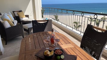 Apartment, Mehrere Betten, Balkon, Meerblick (Tortuga Bay TBB 2502) | Speisen im Freien