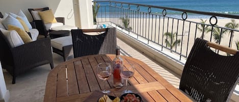 公寓, 多張床, 露台, 海景 (Tortuga Bay TBB 2502) | 室外用餐