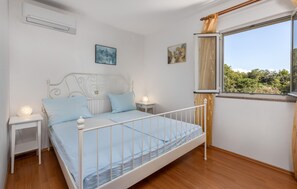 1 bedroom, iron/ironing board, free WiFi