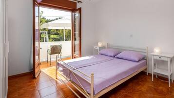 4 bedrooms, iron/ironing board, free WiFi