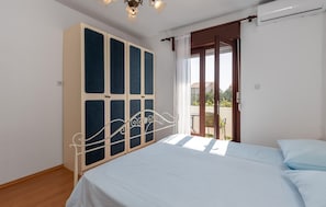 1 bedroom, iron/ironing board, free WiFi