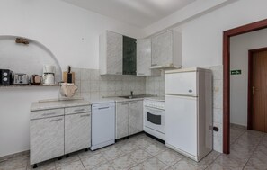 Refrigerador, horno, placa de cocina, cafetera/tetera
