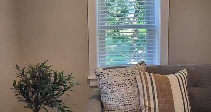 Welcoming 2-bedroom re done Spring House on a peaceful farm setting in Bernville