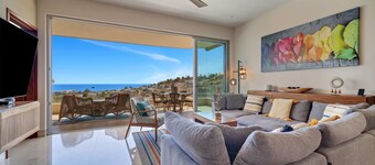 Oceanview 3 BR Condo - Pool - View of the Desert