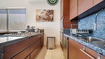 Apartment, Multiple Beds, Balcony, Ocean View (Velamar 200 2C) | Private kitchen