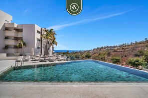 Pool - Oceanview 3 BR Condo - Pool - View of the Desert (Cabo San Lucas)