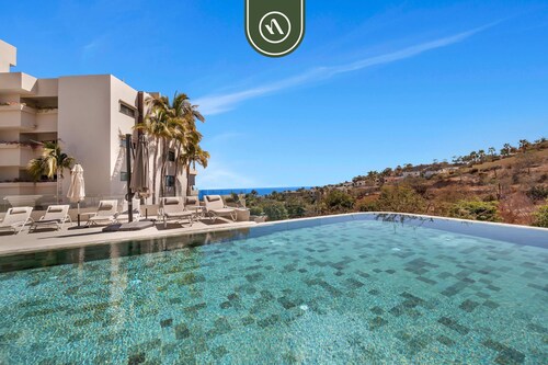 Oceanview 3 BR Condo - Pool - View of the Desert