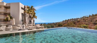 Oceanview 3 BR Condo - Pool - View of the Desert