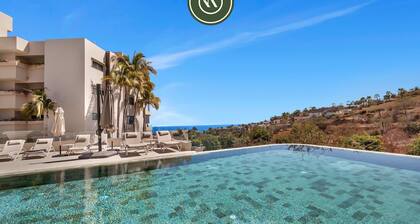 Oceanview 3 BR Condo - Pool - View of the Desert