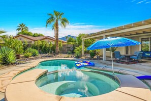 室外游泳池，恒温泳池