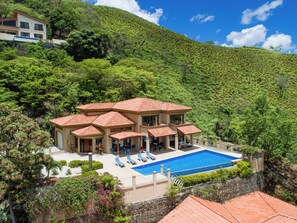 Exterior - Playa Hermosa 50´Infinity-Pool Villa • 4 BR • Ocean & Bay Views • Pet Friendly (Playa Hermosa)