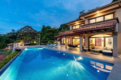 Playa Hermosa 50´Infinity-Pool Villa • 4 BR • Ocean & Bay Views • Pet Friendly
