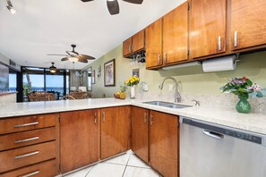 Condo, várias camas (Kona Bali Kai#307) | Cozinha privada