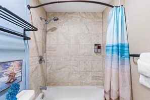 Condo, várias camas (Kona Bali Kai#307) | Banheiro