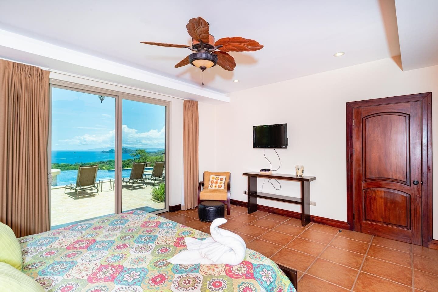 5 bedrooms, iron/ironing board, free WiFi, bed sheets