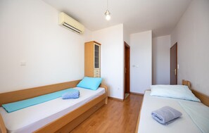 3 bedrooms, iron/ironing board, travel cot, free WiFi