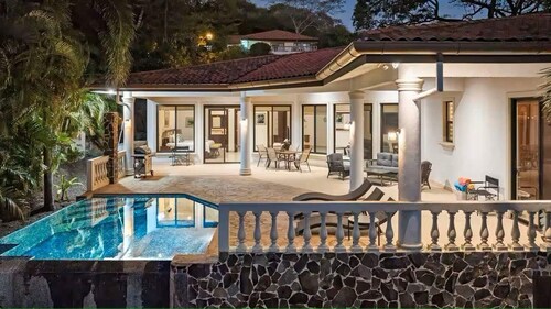 Pacifico Hillside Retreat • 3 BR • Private Pool Terrace