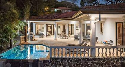 Pacifico Hillside Retreat • 3 BR • Private Pool Terrace