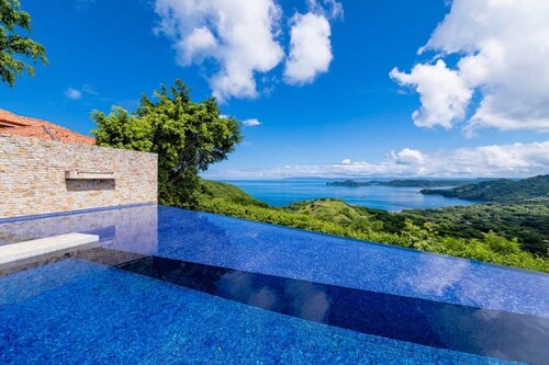 Playa Hermosa Estate • 6 BR • Spacious Villa w/ Pool & Grand Terrace