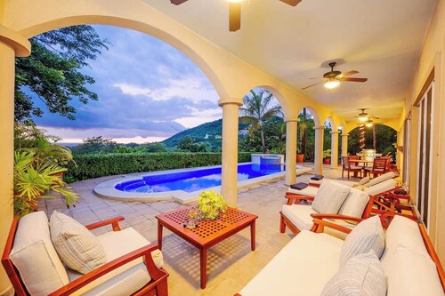 Nube Nueve • 5 BR Luxury Villa • Private Pool, Ocean Views & House Staff