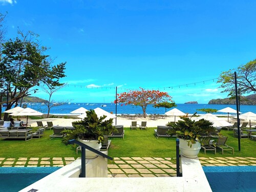 Playas del Coco Resort Condo • 3-BR • Tennis & Pool Access • Sleeps 8