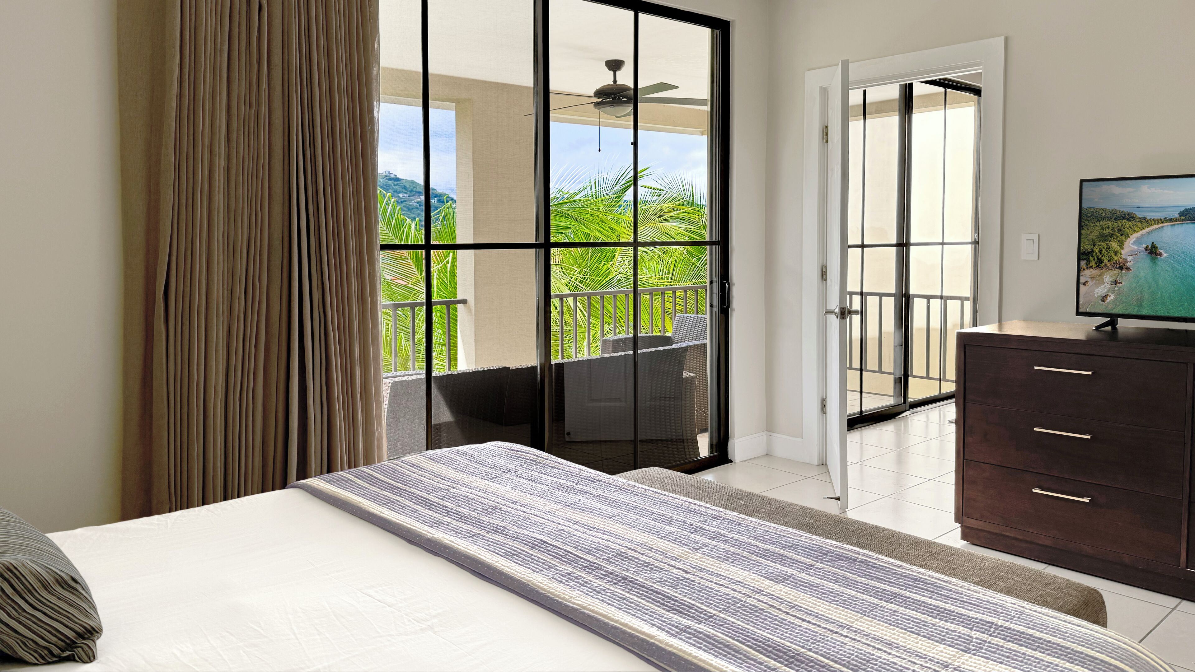 3 dormitoris, planxa i posts de planxar, wifi gratuïta i roba de llit 