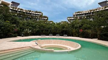 4 utendørsbassenger