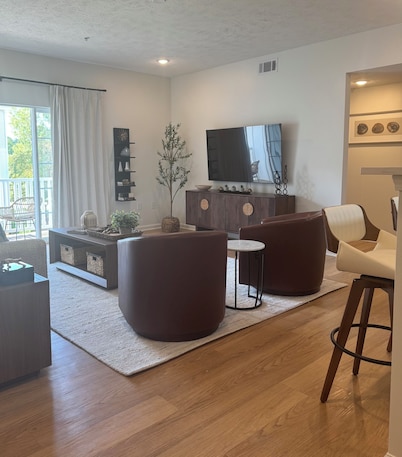 Enjoy Newly Renovated 3-bedroom condo in Starkville, Ms. Easy walk to campus.