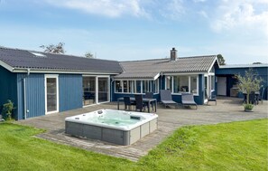 Terrace/patio - Awesome home in Hadsund with WiFi (Hadsund)