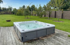 Outdoor spa tub - Awesome home in Hadsund with WiFi (Hadsund)