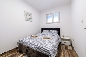 Comfort Apartment, City View | Desk, laptop workspace, blackout drapes, soundproofing