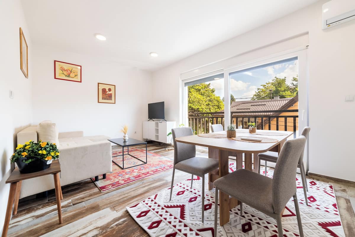 Luxury Apartment, City View | Living area | Computer monitors, printers