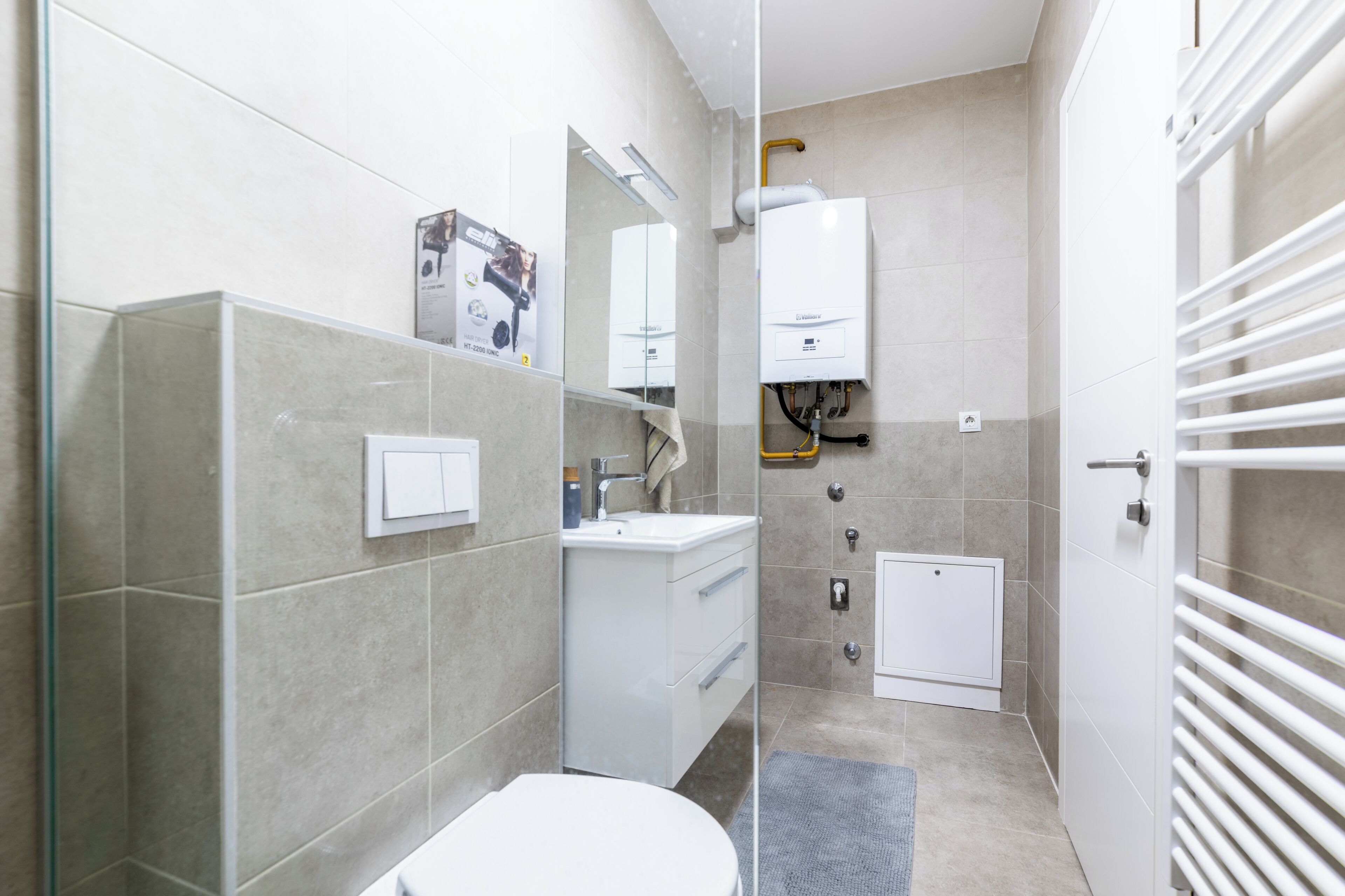 Luxury Apartment, City View | Bathroom | Hair dryer, towels, soap, shampoo