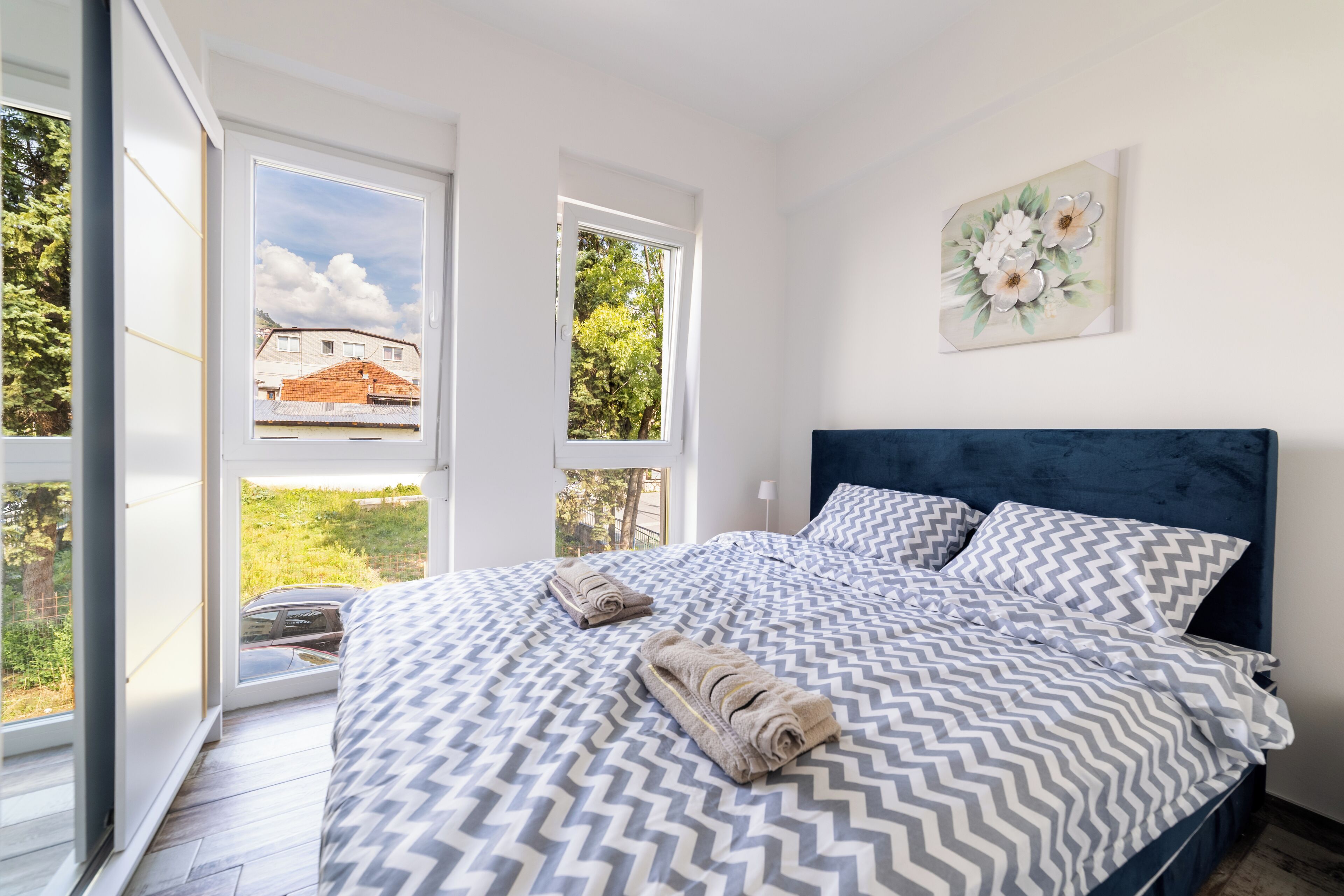 Appartement Luxe, vue ville | Bureau, espace de travail pour ordinateur portable, rideaux occultants