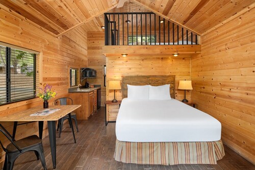 Cabin | Queen Stay + Firepit | No Hidden Fees