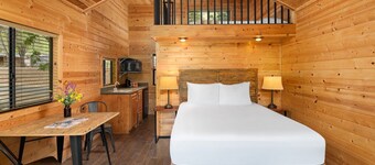 Central Cabin + Queen + Firepit | No Hidden Fees