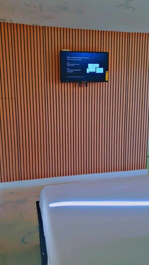 Comfort Apartment, Balcony, Ocean View | Iron/ironing board, free WiFi - Comfortable Suite in Town (St. George's)