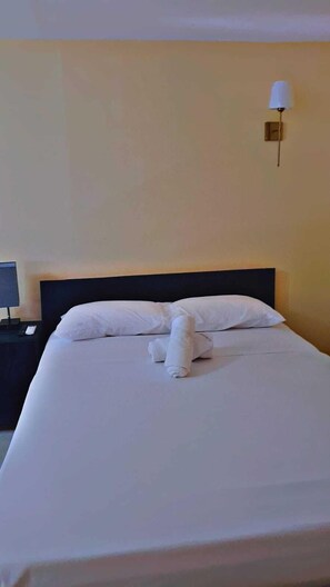 Apartamento conforto, sacada, vista para o oceano | Ferros/tábuas de passar roupa, Wi-Fi de cortesia