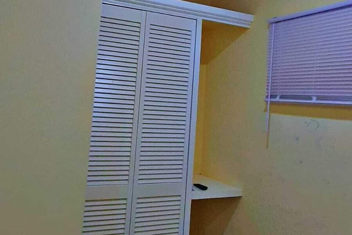 Economy Apartment | Soundproofing, iron/ironing board, WiFi (free)