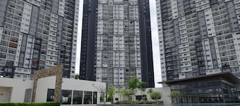 KLIA Lili Residensi 5+2 PAX with Splendid Pool