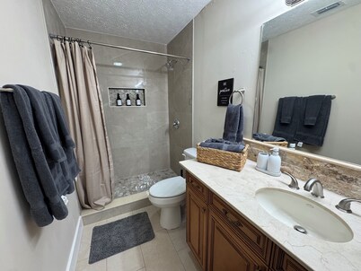 Spacious 4-bedroom house in wonderful Clewiston with AC