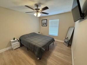 4 多间卧室、熨斗/熨衣板、免费 WiFi、床单