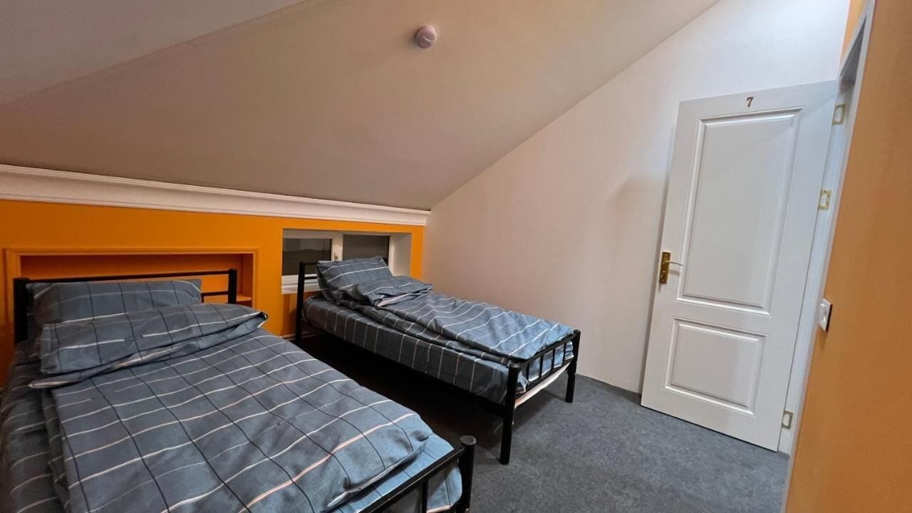 9 bedrooms, iron/ironing board, WiFi, bed sheets