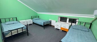 Fabulous 9-bedroom house with AC in charming Baku